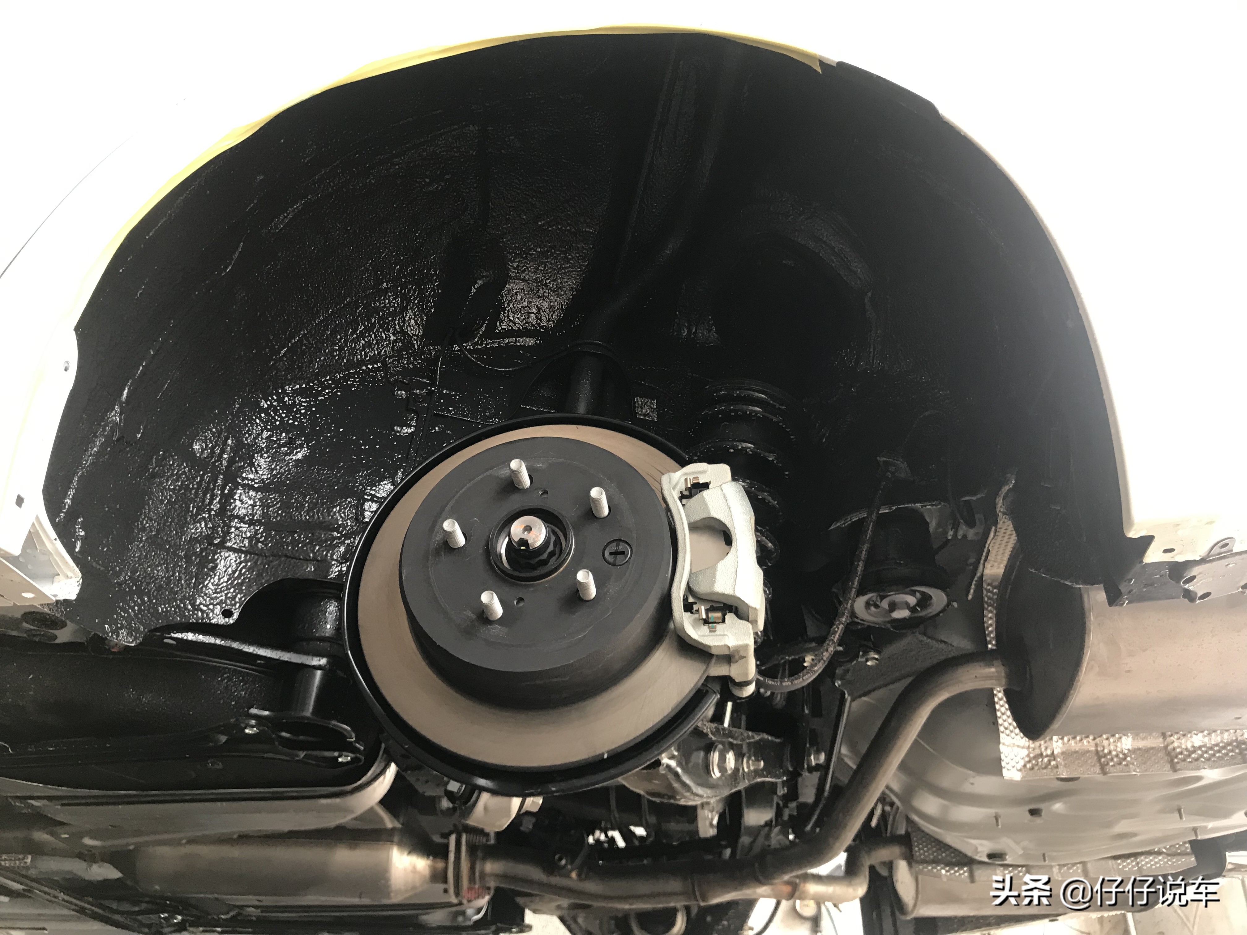 吉利帝豪新车自带底盘装甲吗,新车装底盘装甲多少钱手工费