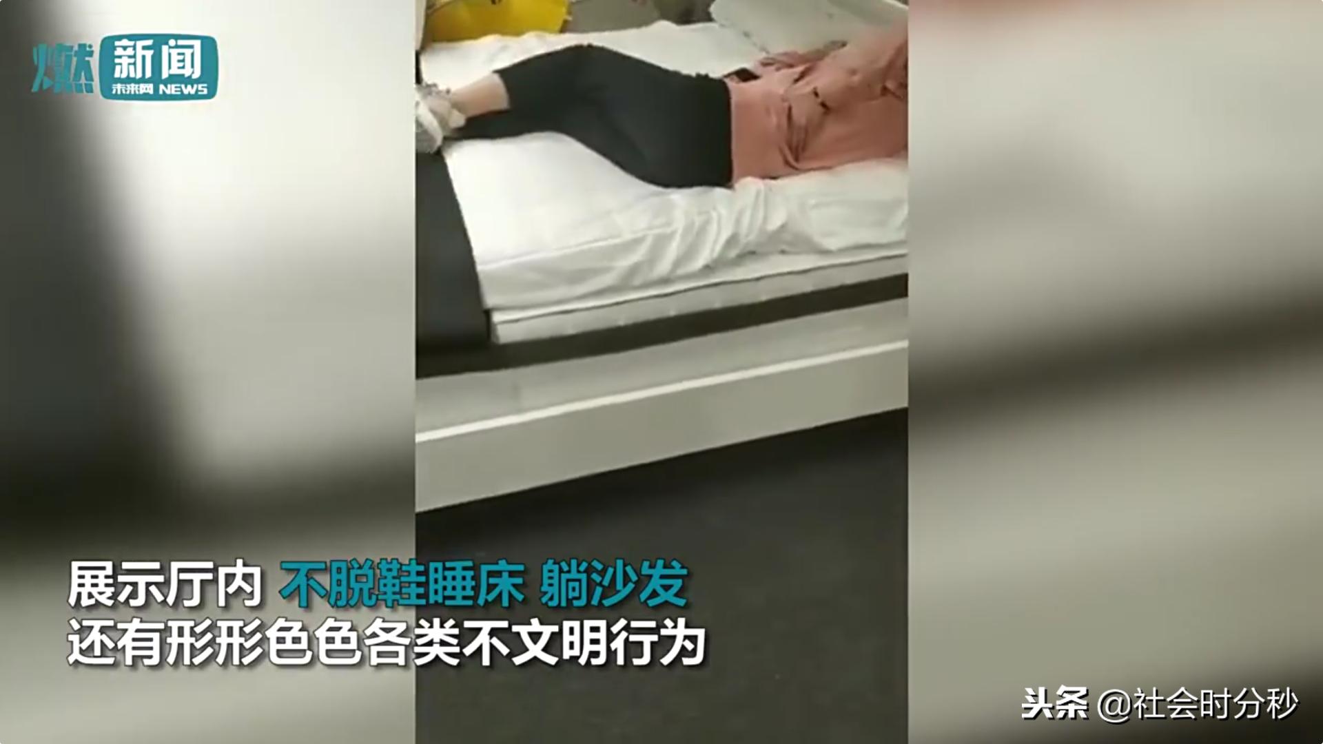 2岁男童尿湿宜家沙发父亲悄悄带其离开网友：你的担当呢？