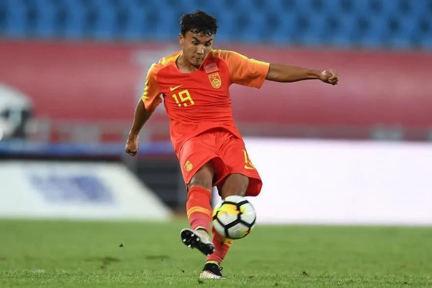 相形见绌！鲁能95小妖卖了2000万，恒大主力后腰却无人问津