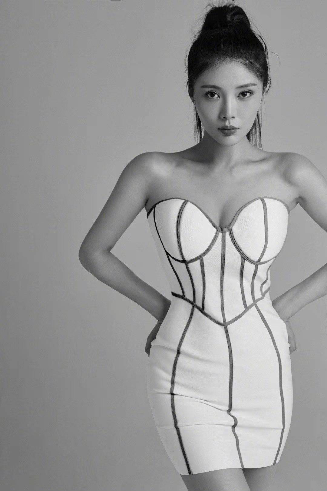 徐冬冬抹胸裙搭配图,徐冬冬露脐衫图片