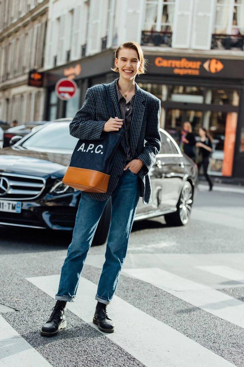 休闲百搭小白鞋是您的最佳搭配,秋天必备百搭鞋