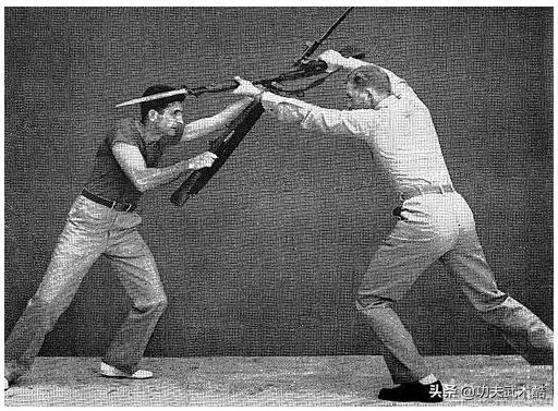 美*刺军**刀拼杀术，很珍贵的图片教学资料，格斗迷、军迷的最爱