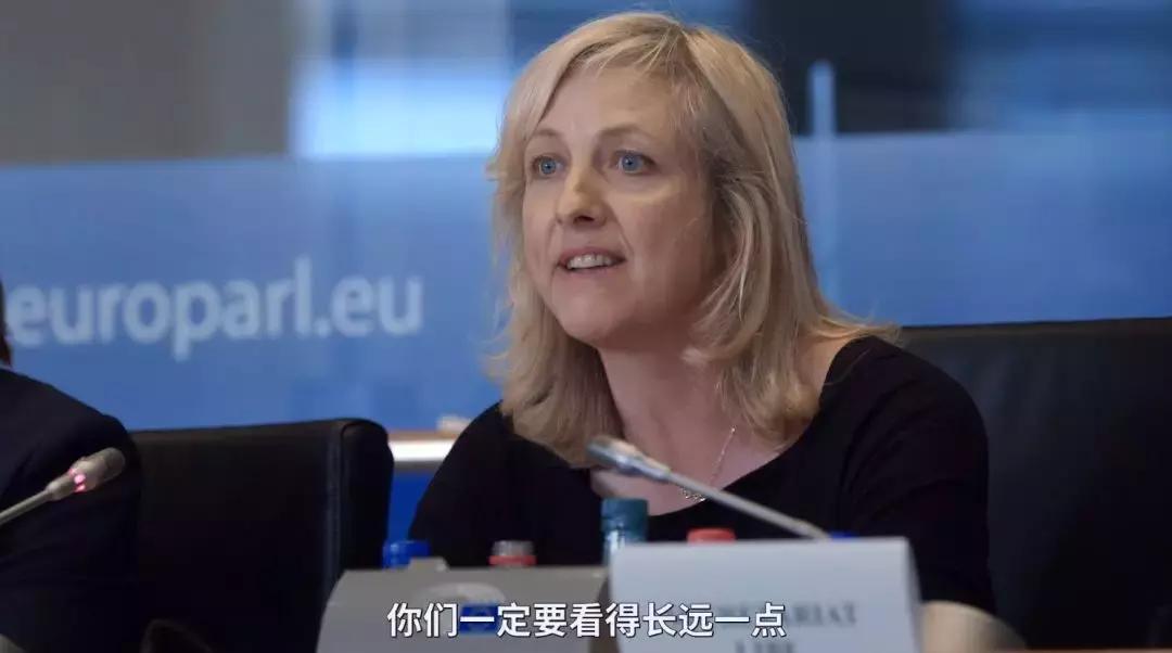 王一博被打电话,王一博打电话直播