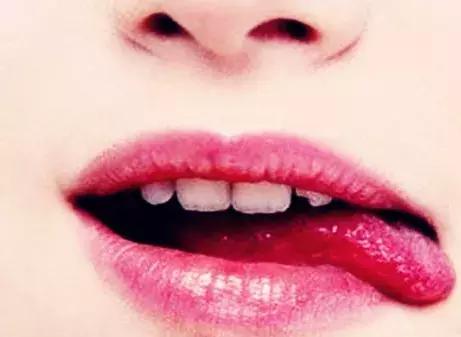 冬季烂嘴角是怎么回事,烂嘴角是因为上火吗