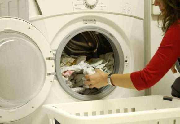 毛毛衣服怎么洗干后才柔顺,洗衣机洗出来衣服很多毛毛怎么办