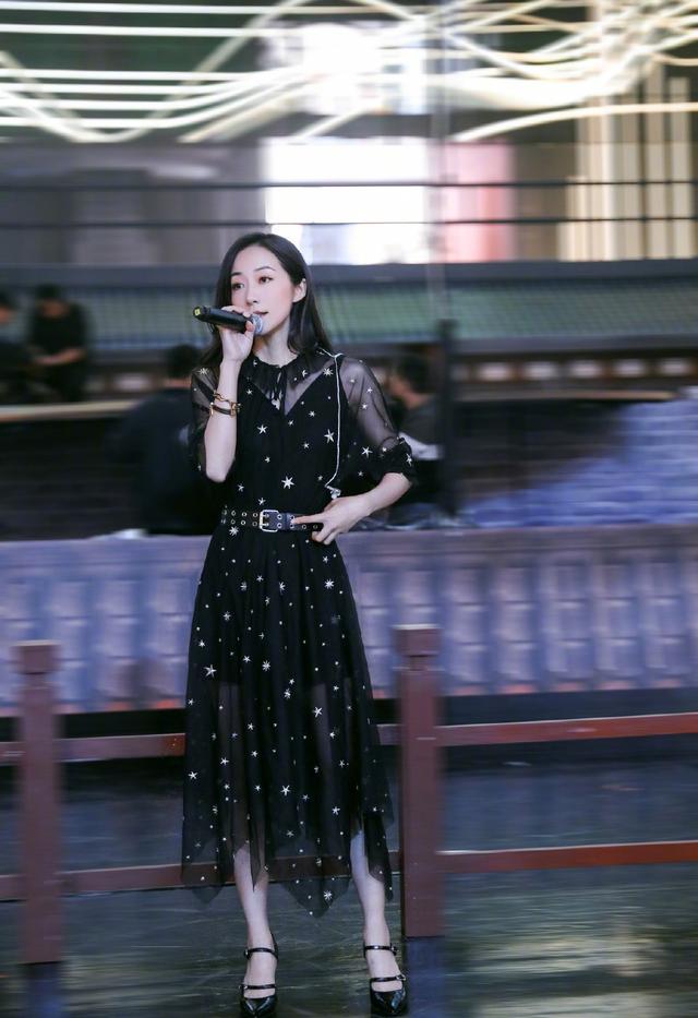 韩雪最新机场私服造型,韩雪最新机场穿搭