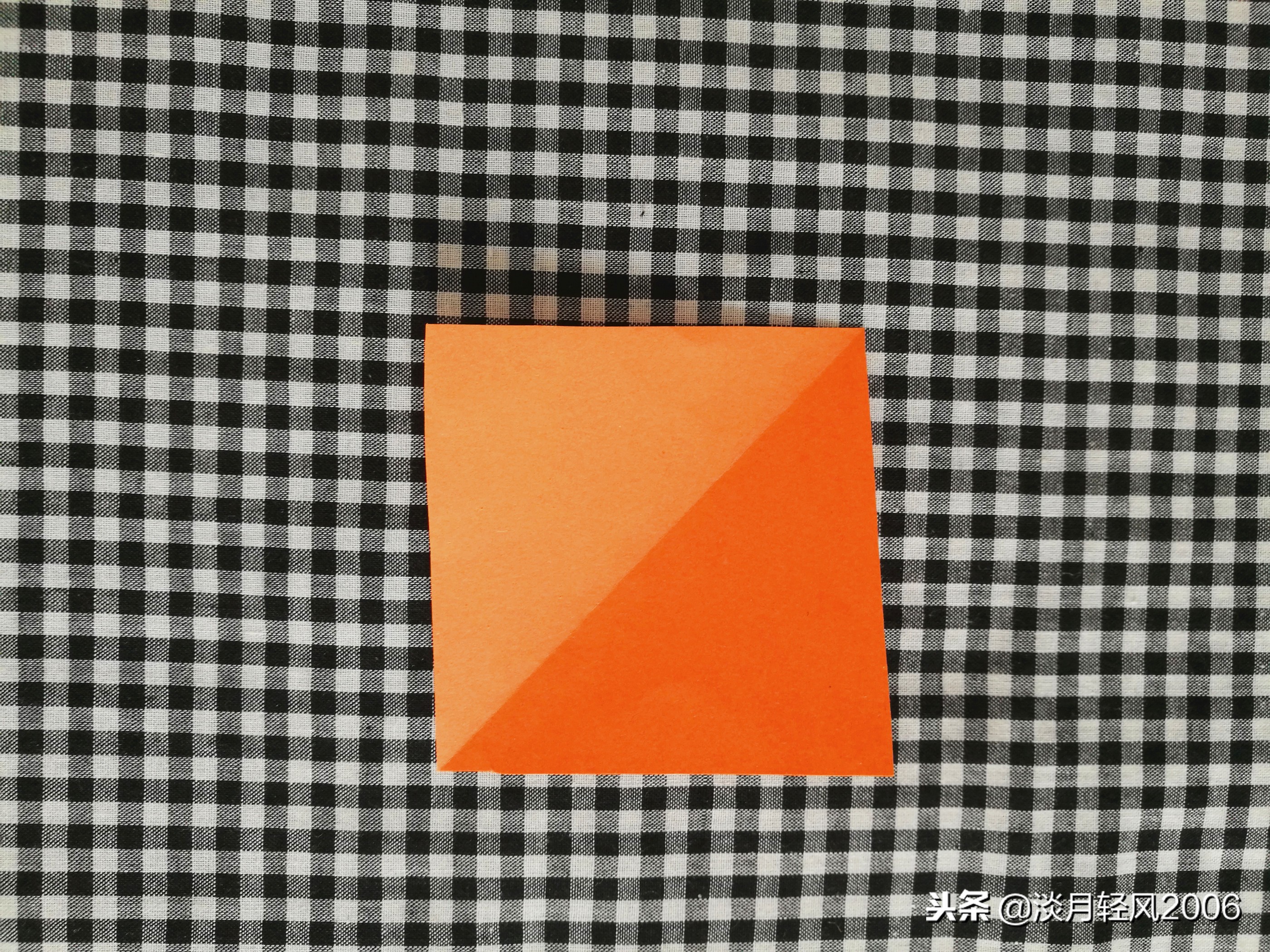 卡纸手工制作小花,用卡纸和棒棒糖做小花送给孩子