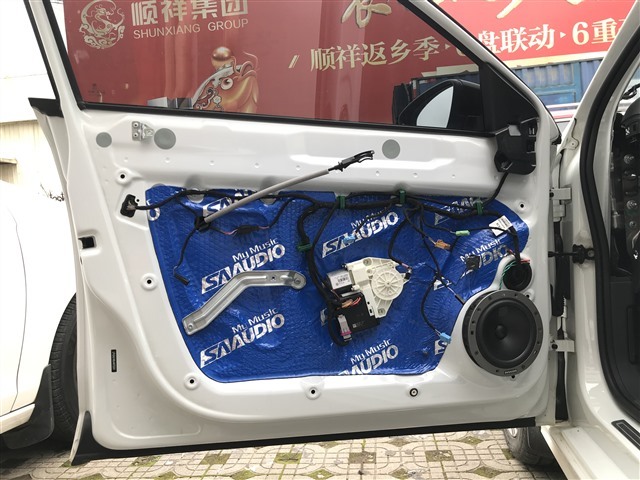 改装大众凌渡音响视频过程,还原现场音响