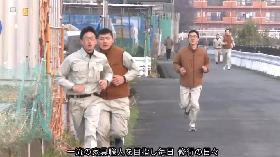 8年不许用手机不许恋爱,他痛骂过的60个光头后来都成了日本大师