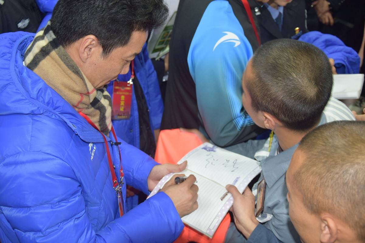 四川全兴足球队员,四川足球队长全兴