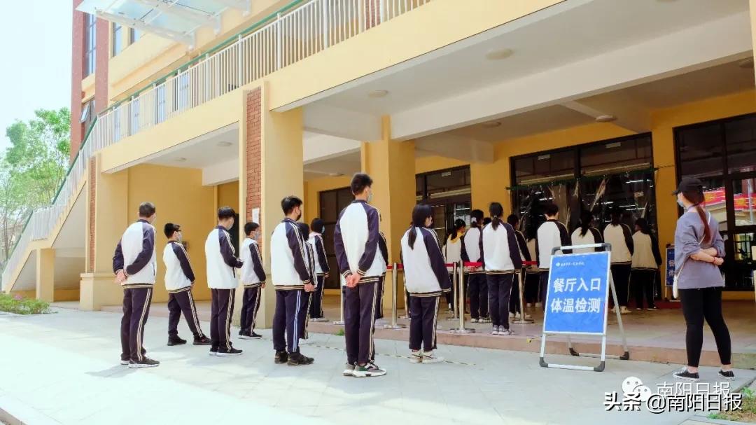 南阳完全中学校长,南阳市第一完全学校东大门图片