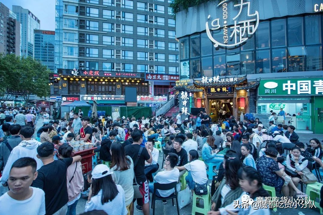 排队归排队，这店名你念的对吗？