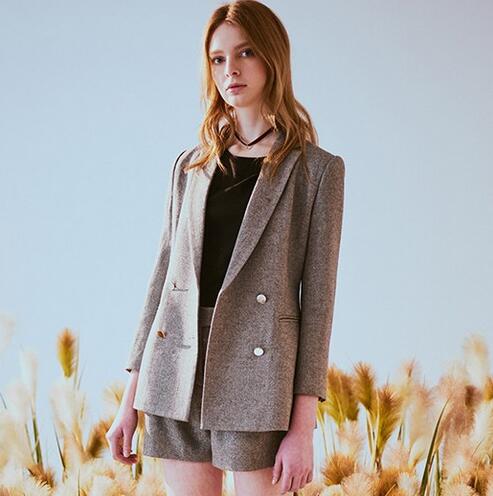 小西装怎样搭配好看,小西装怎么搭配好看