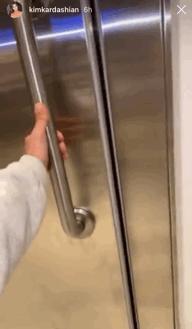 亿万富翁黄金马桶,亿万富翁钻马桶完整版