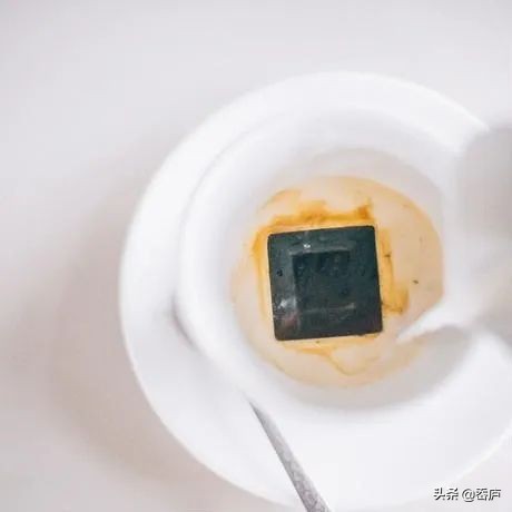 星巴克魔幻美人鱼、MUJI色卡饮料、复刻名画的甜品，让你一秒入夏