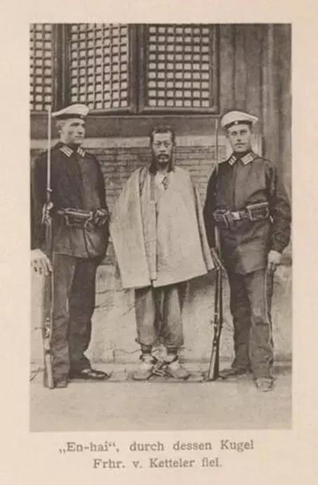 几万义和团和正规军一起攻打教堂和使馆，为什么攻不下来？