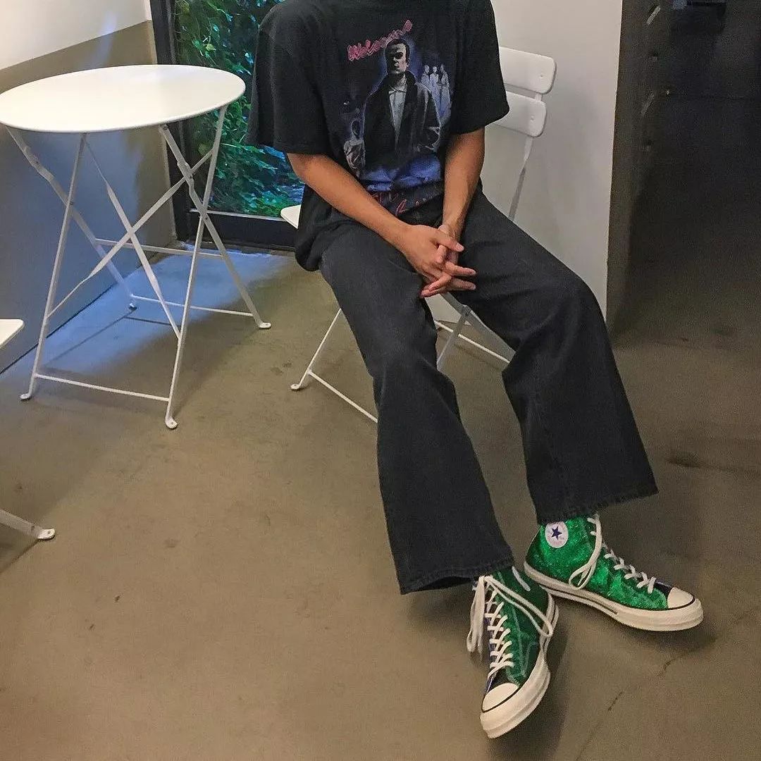 欧阳娜娜穿匡威经典款,匡威高帮帆布鞋欧阳娜娜