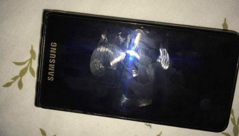 手机用久划痕,手机用久了屏幕很脏该怎么处理