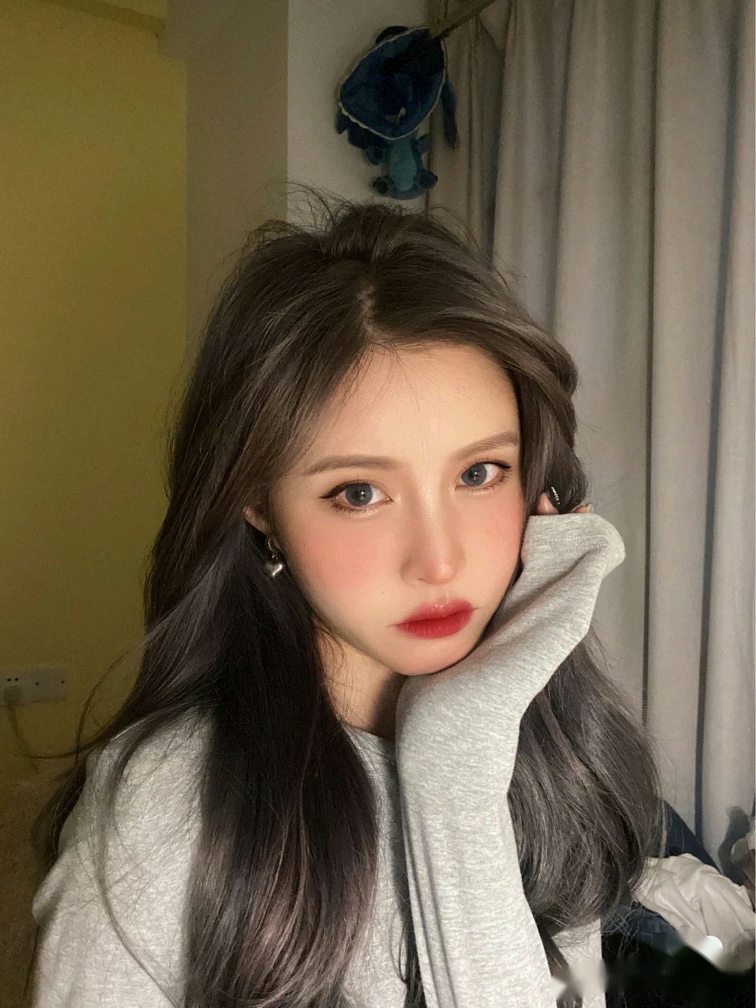 小棕瓶和小黑瓶眼霜哪个适合30岁,小棕瓶眼霜和小黑瓶眼霜的区别