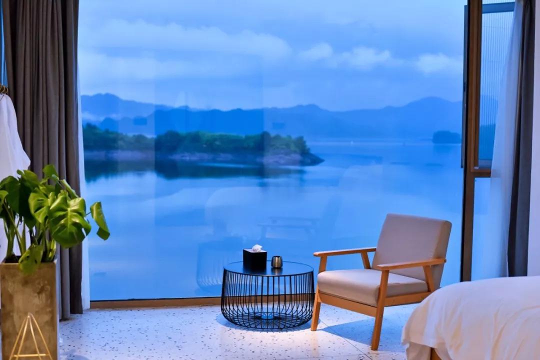 真正一线湖景！千岛湖这家“颜值杀”民宿自带一个超强属性