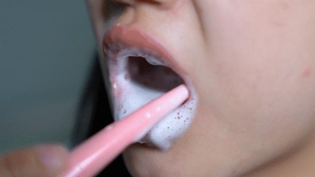 牙黄口臭一招搞定,美白牙齿最有效的方法洗牙