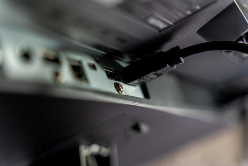 给笔记本电脑配的显示屏,飞利浦显示器哪款适合修图