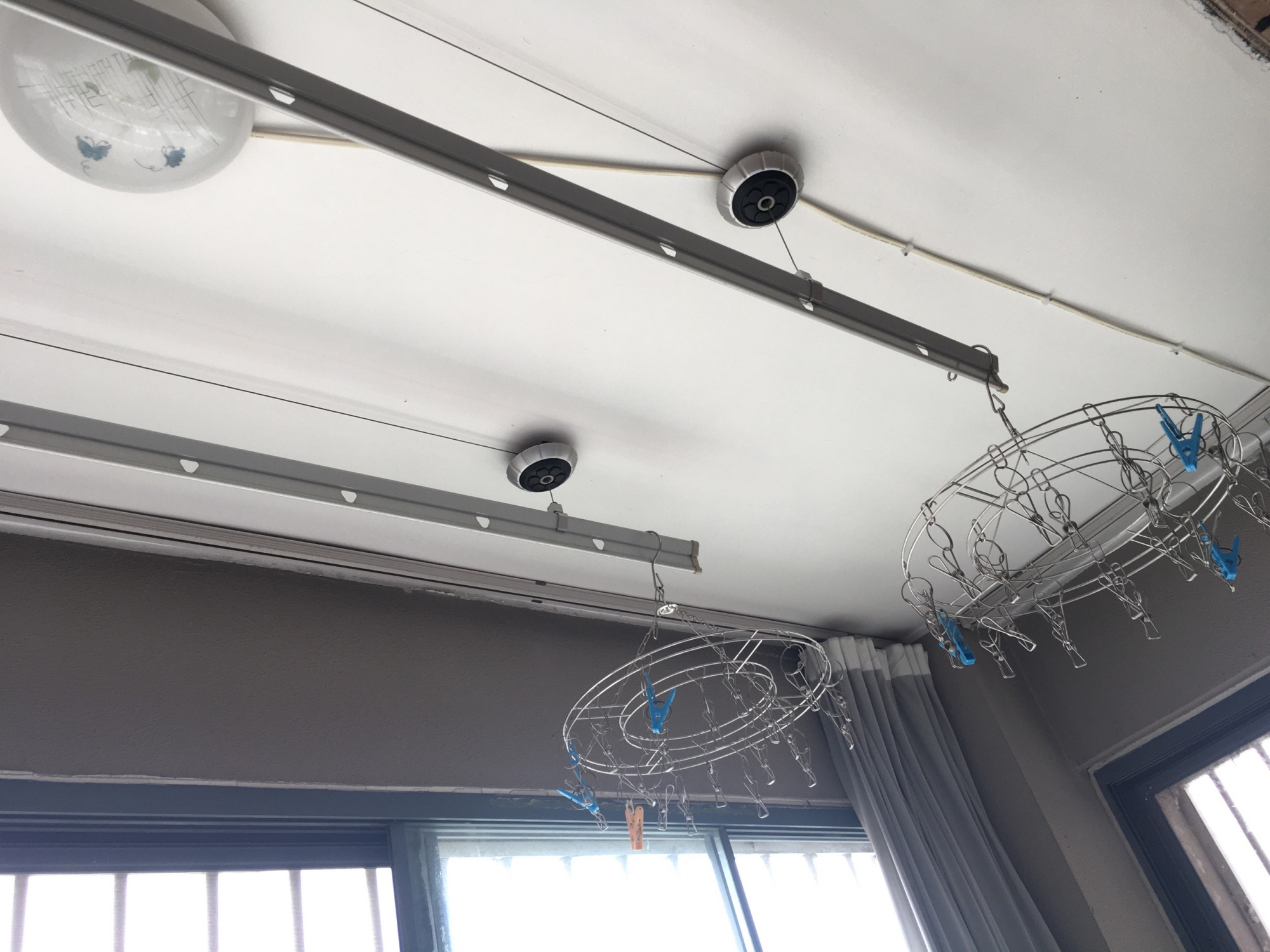 手摇晾衣架与电动晾衣架哪种好？分别体验1年后，才知以前错了