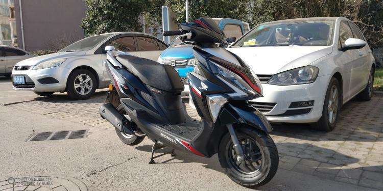 本田ncr125踏板对比本田裂行,本田裂行125踏板长宽高