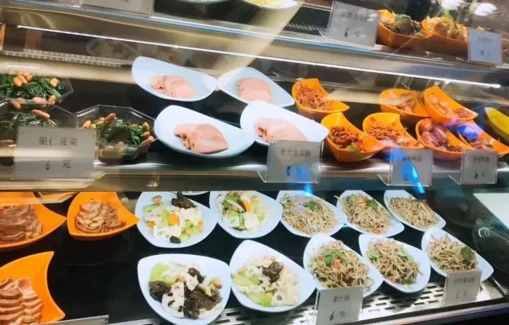 大爱城酒店∣匠心服务社区，每一餐都是亲情的滋味