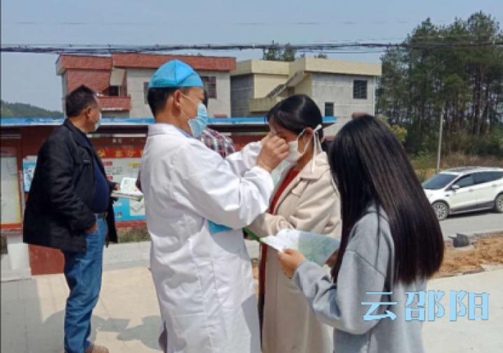 王龙阶：逆行千里只为重披白色“战袍”