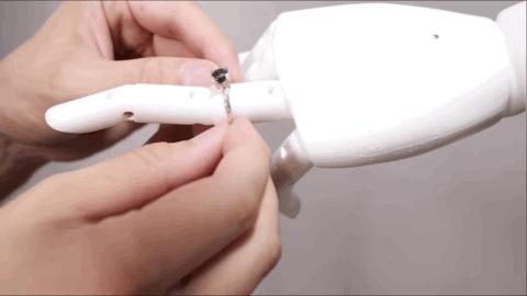 日本小哥用攒了一年的「指甲」给女友做了个钻戒？网友：妈呀变态