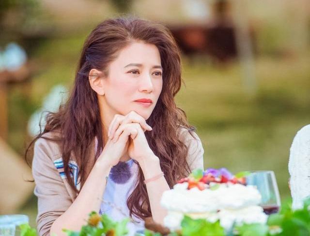 袁咏仪为什么头发变蓬,48岁袁咏仪全部视频