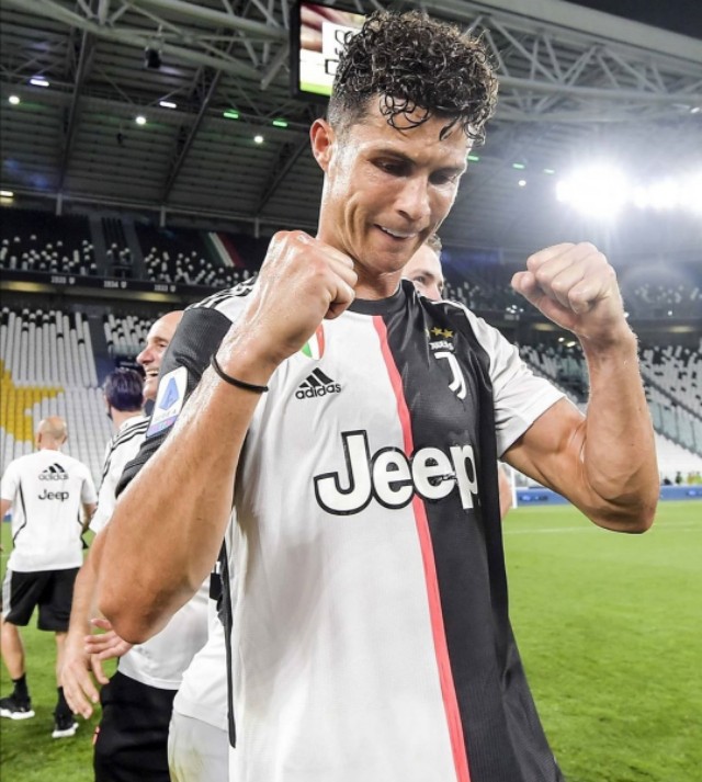 2009-2017年梅西和c罗的数据对比,20-21年梅西c罗数据对比