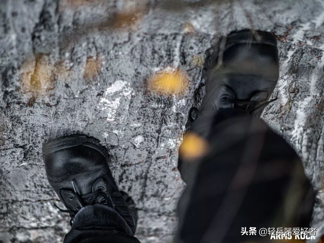 穿什么鞋更好的保护脚,军靴既能透气又能防水吗