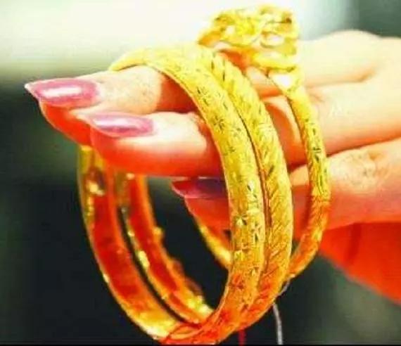 买黄金首饰时称重包括价签吗,买黄金首饰称克数和一口价谁划算