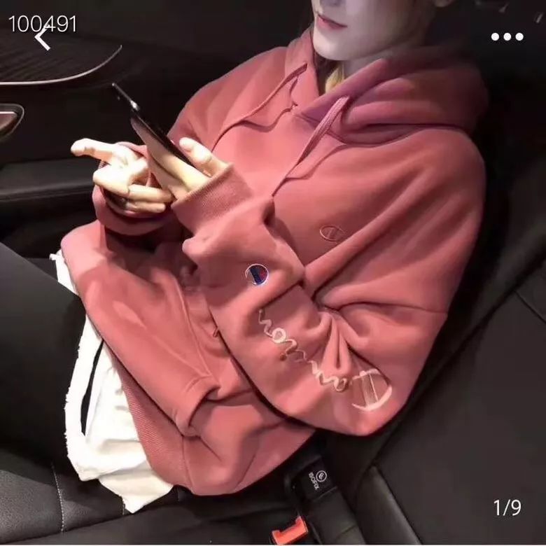 冬天卫衣这样穿时髦又惊艳,冬季流行的新款重磅卫衣