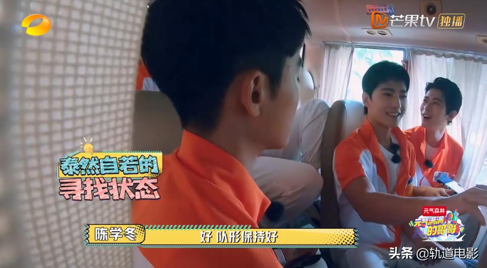 杨洋vr踢球,元气满满的哥哥杨洋踢球