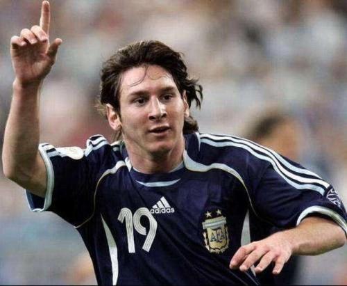 绝代双骄梅西天下足球,绝代双骄梅西c罗30秒高清混剪