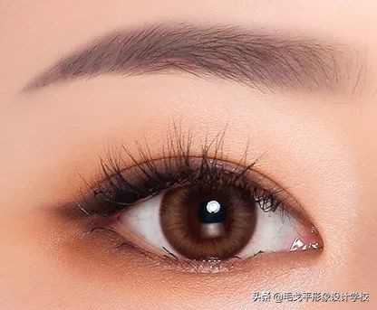 眼线一画上就晕染,眼线一画就成梯形