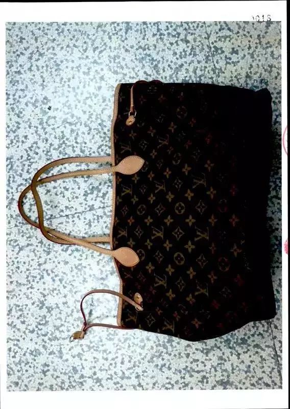 塑料同事情：我把你当同事，你却卖给我假LV？|深夜有聊