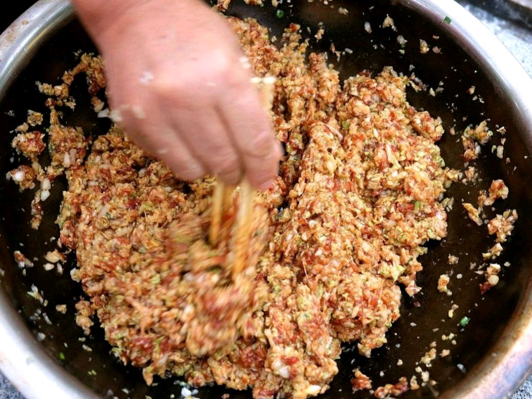 牛肉饺子很柴是什么原因,牛肉饺子馅儿怎么调才能鲜嫩