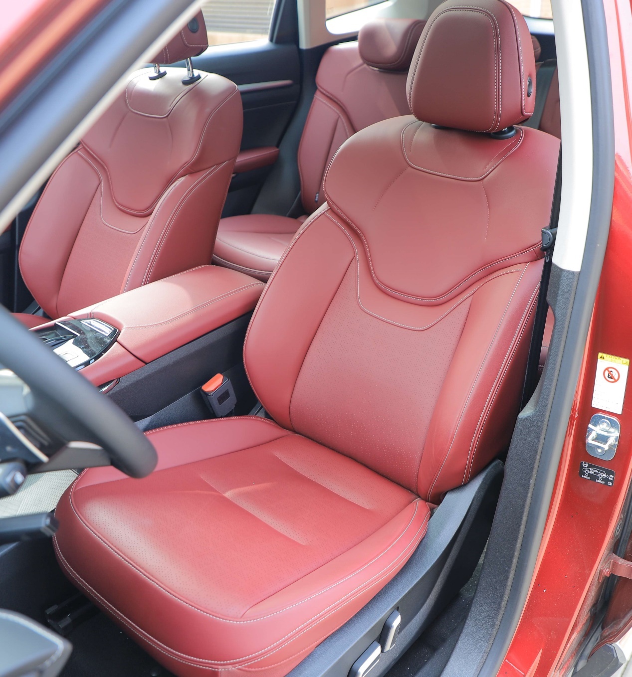 国民神车第三代哈弗h6亮点全解析,空间大动力强更省油第三代哈弗h6