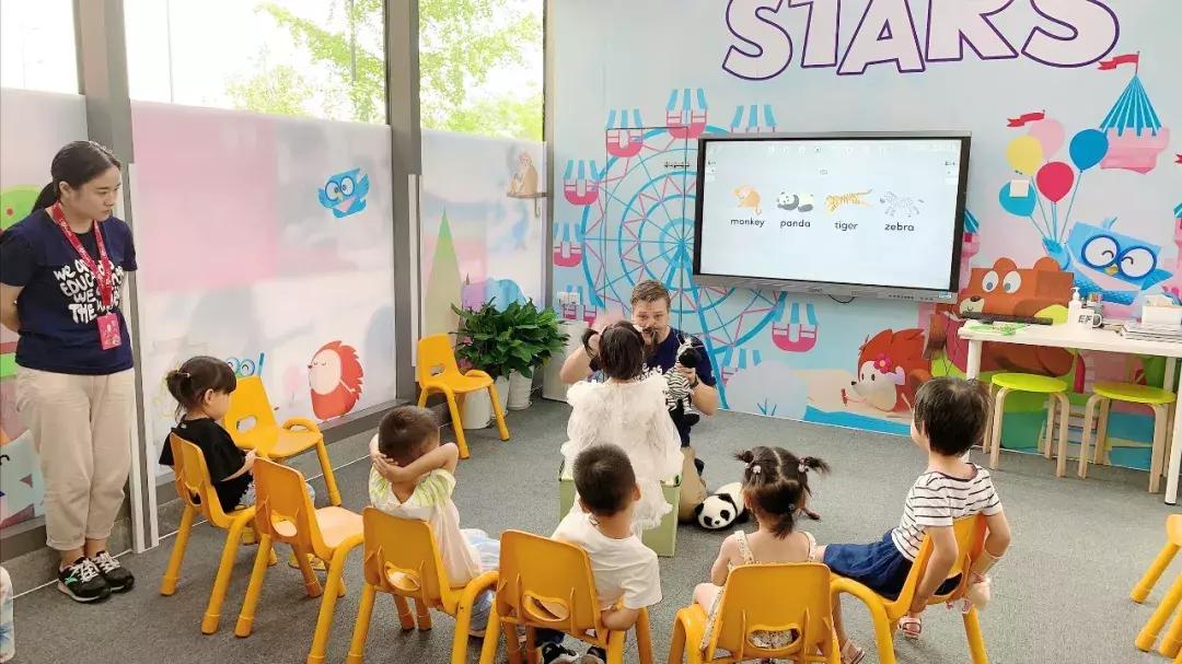 绿地606中心预售开启，实探全新升级的英孚外教试听课堂