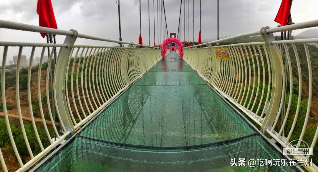 西固金城公园二期玻璃栈道,西固金城公园9d玻璃桥