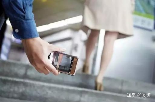 又是优衣库！拿什么保护你，曝光在*拍偷**镜头下的女孩儿们？