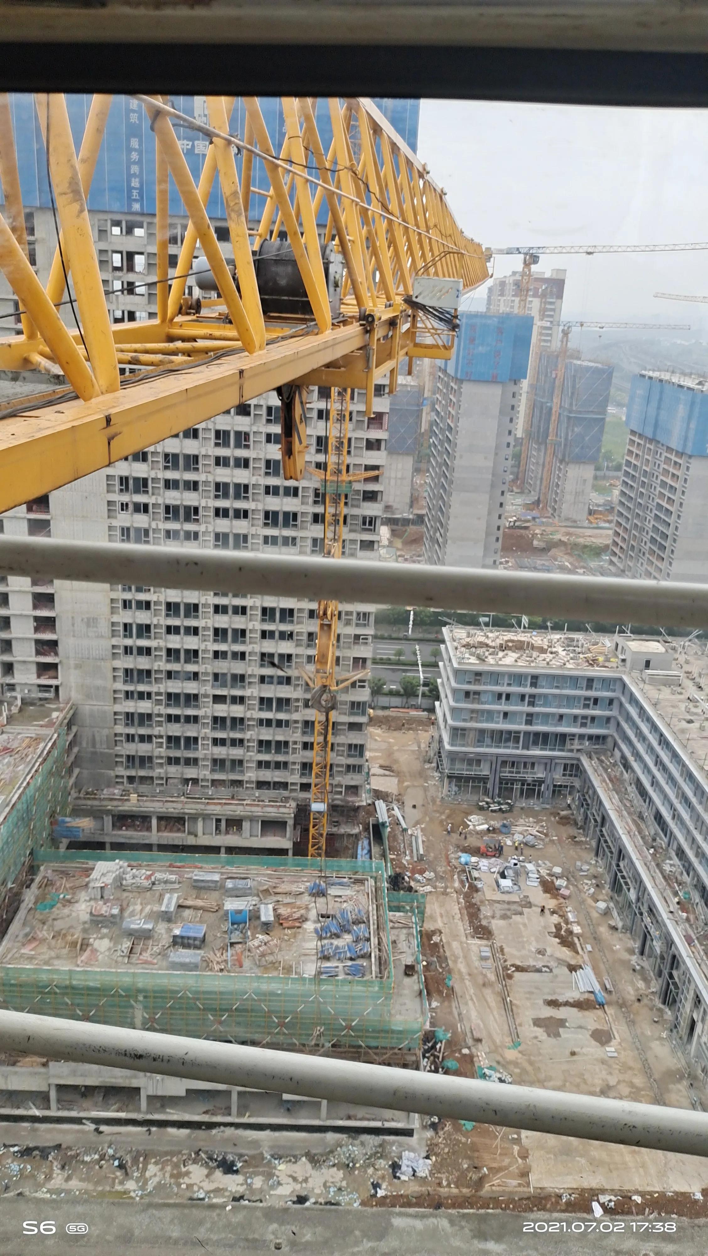 记录工地塔吊司机日常生活,工地电梯升降机司机生活