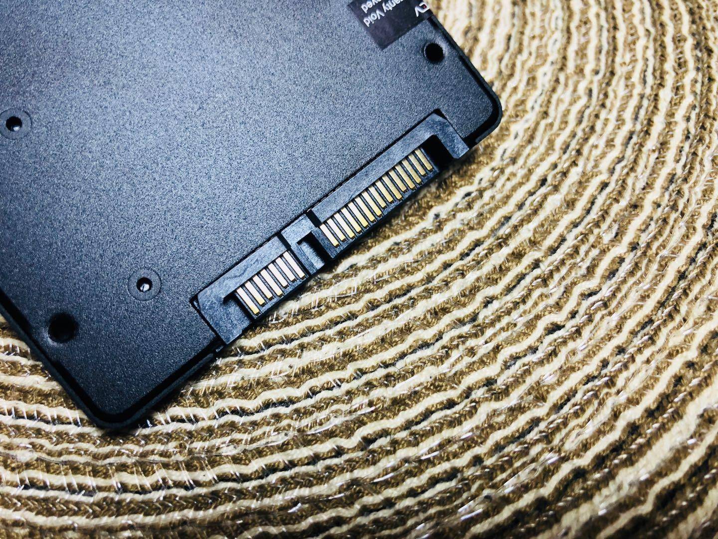 光威gloway16gbddr43200,光威sata4t固态评测