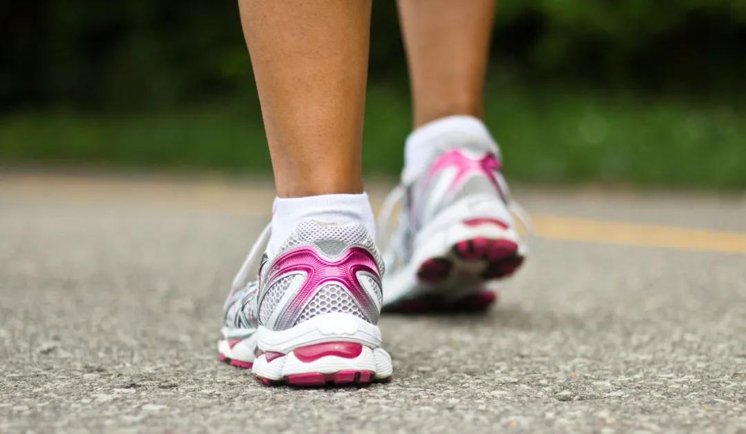 跟宝宝打羽毛球运动一下,和宝宝打球的感言