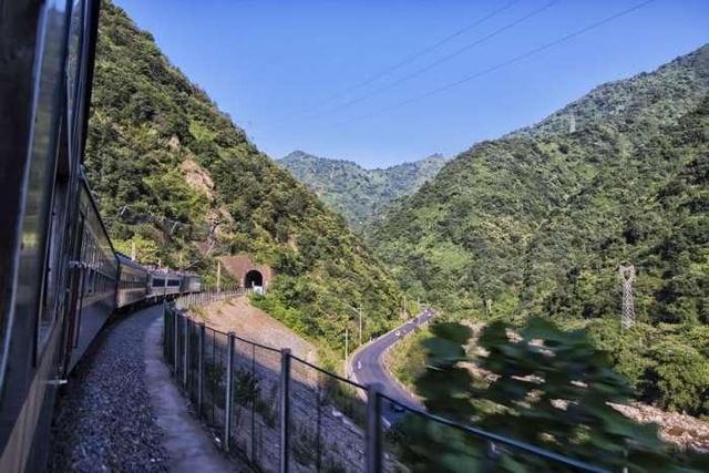 丝绸之路的重要铁路干线,2021中国铁路干线图