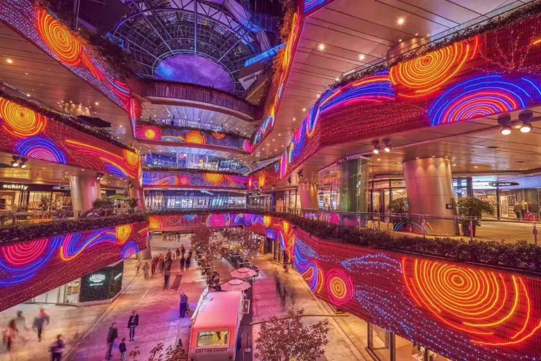 美已经不够了,今年的圣诞美陈必须“玩”起来